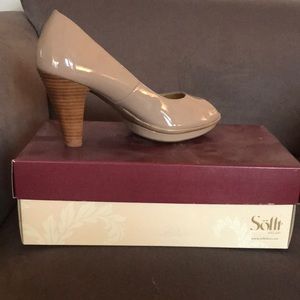 Sofft brand nude pumps